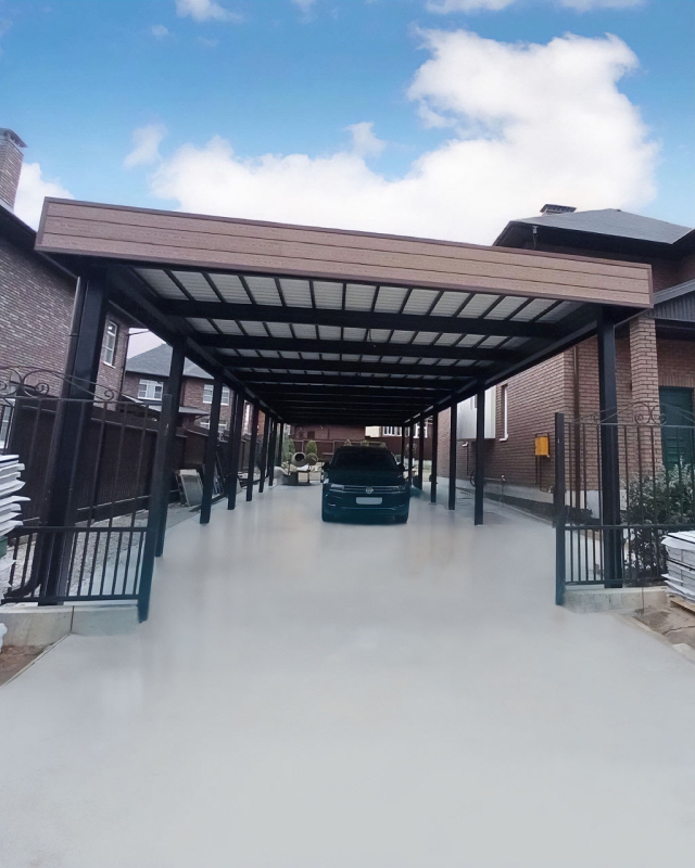 Арочный автонавес из темного поликарбоната (белые столбы)