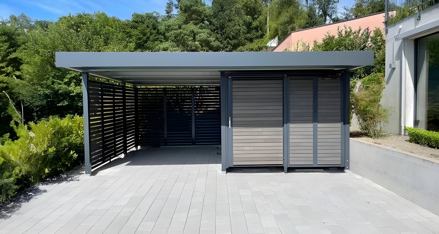 Современный автонавес с крышей из поликарбоната